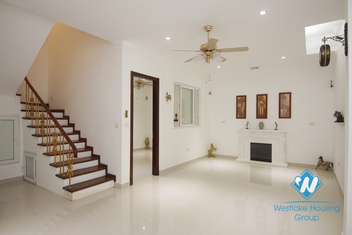 Hanoi furnished 4 bedrooms villa for let in Vinhomes Riverside with river view